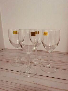 Set of 4  Vintage Luminarc Verrerie D'arques Crystal 8 oz Wine Glasses